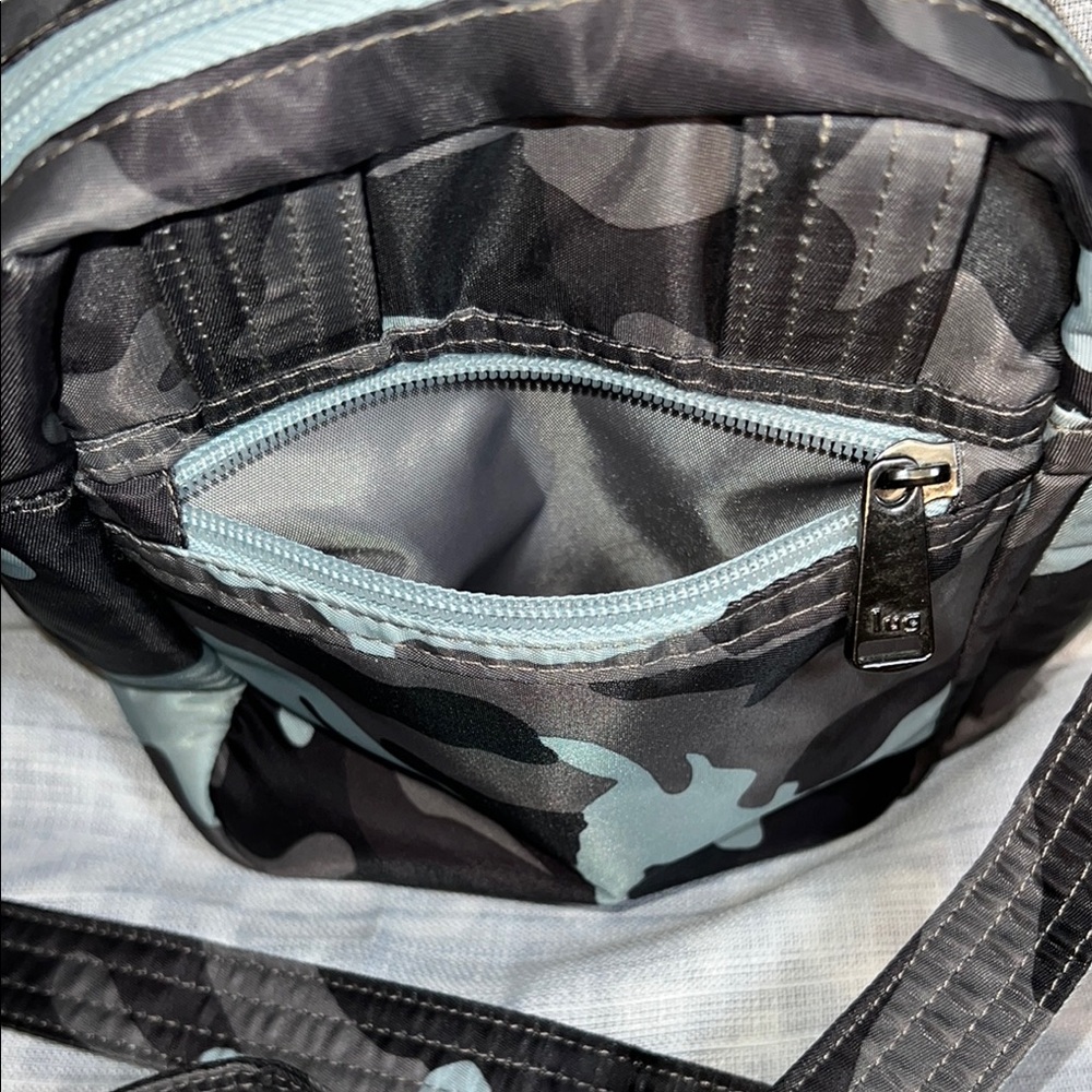 Lug Can Can Blue Camo Crossbody/Belt Bag Purse - Picture 3 of 14